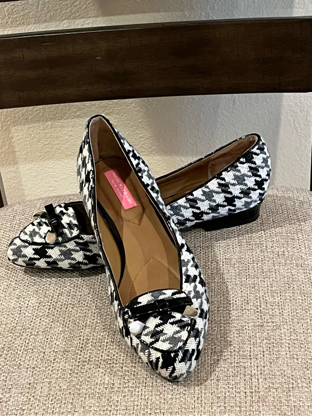 Isaac Mizrahi leather & textile flats/ loafers. Houndstooth pattern. Padded. 8.5